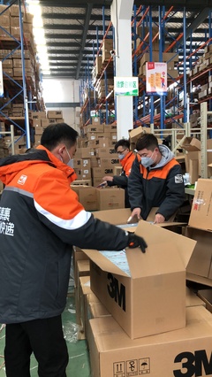 愛心馳援 快遞公司優(yōu)先保障武漢應急物資運輸