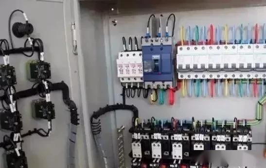 機房配電柜與配電箱安裝禁忌及配電開關(guān)控制設備研發(fā)要點